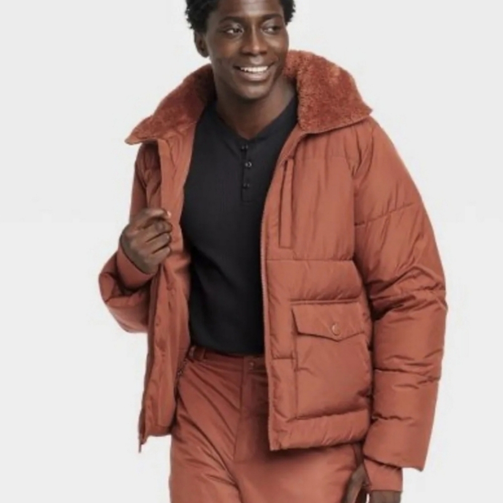 All in Motion Men's short puffer jacket, heavy coat Sz L, packable hood